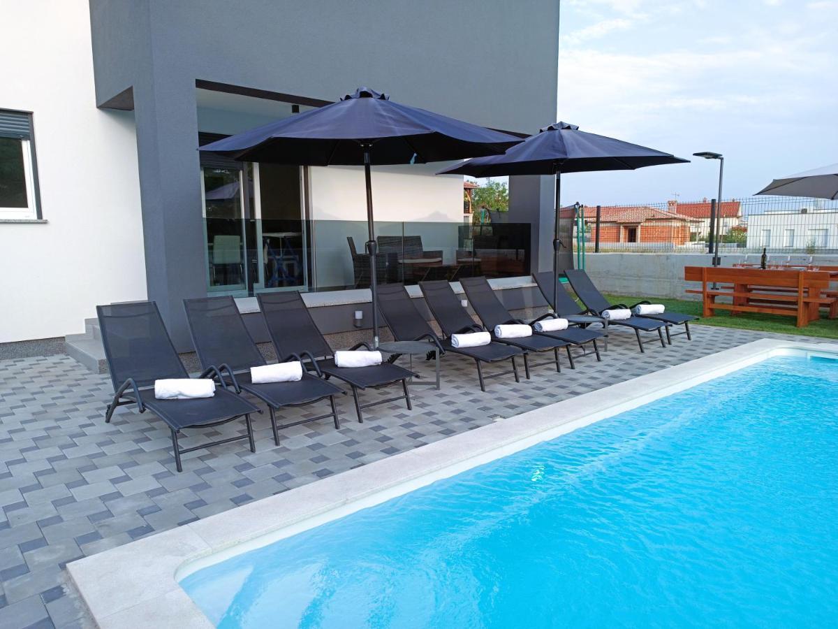 Villa Nikolina - Luxury Villa With 5 Bedrooms And Swimming Pool Vodnjan Zewnętrze zdjęcie