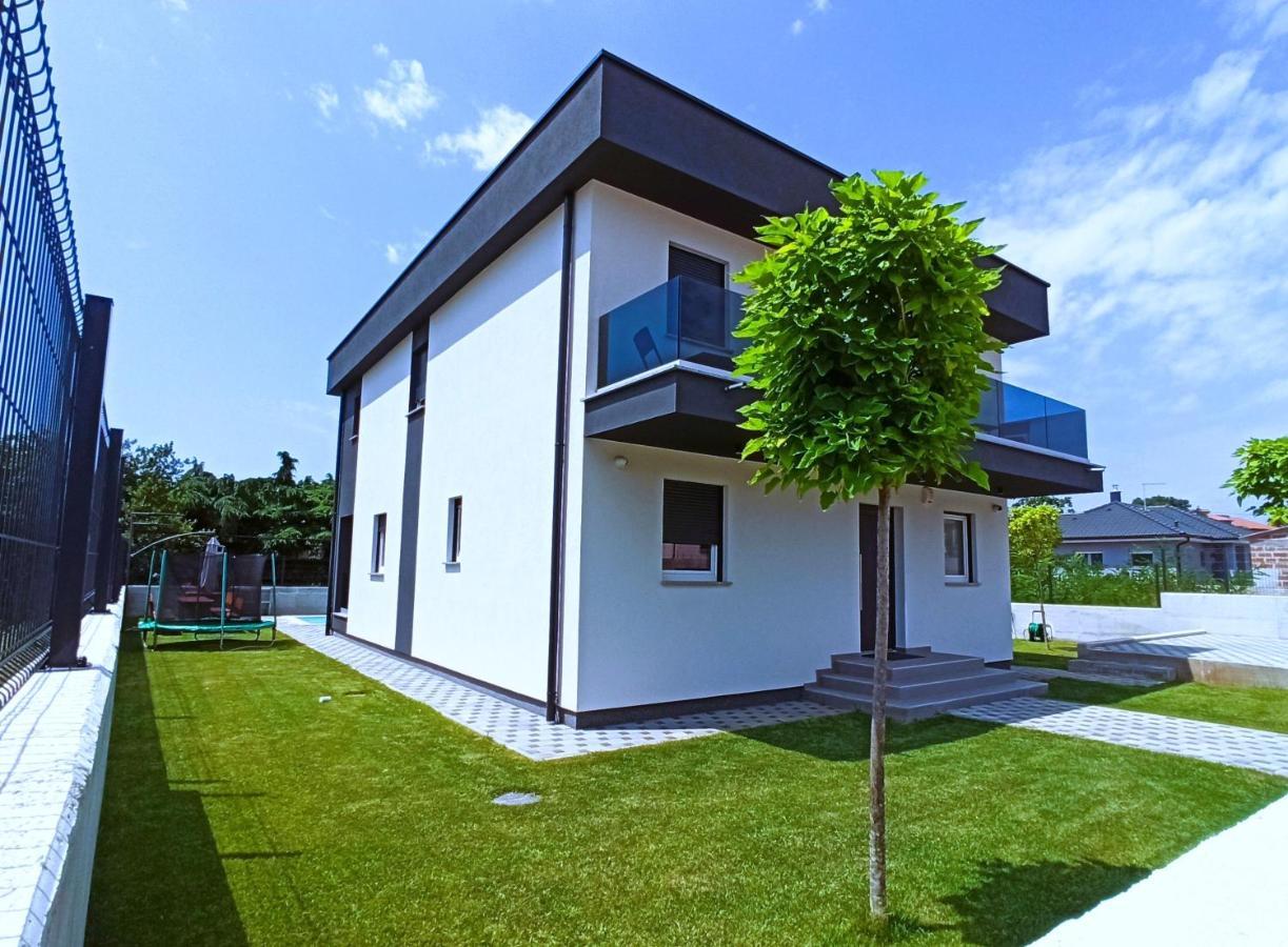 Villa Nikolina - Luxury Villa With 5 Bedrooms And Swimming Pool Vodnjan Zewnętrze zdjęcie