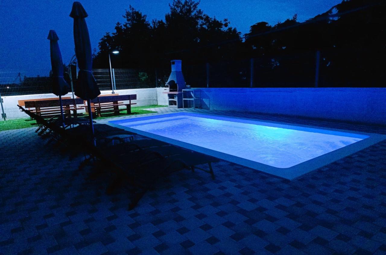 Villa Nikolina - Luxury Villa With 5 Bedrooms And Swimming Pool Vodnjan Zewnętrze zdjęcie