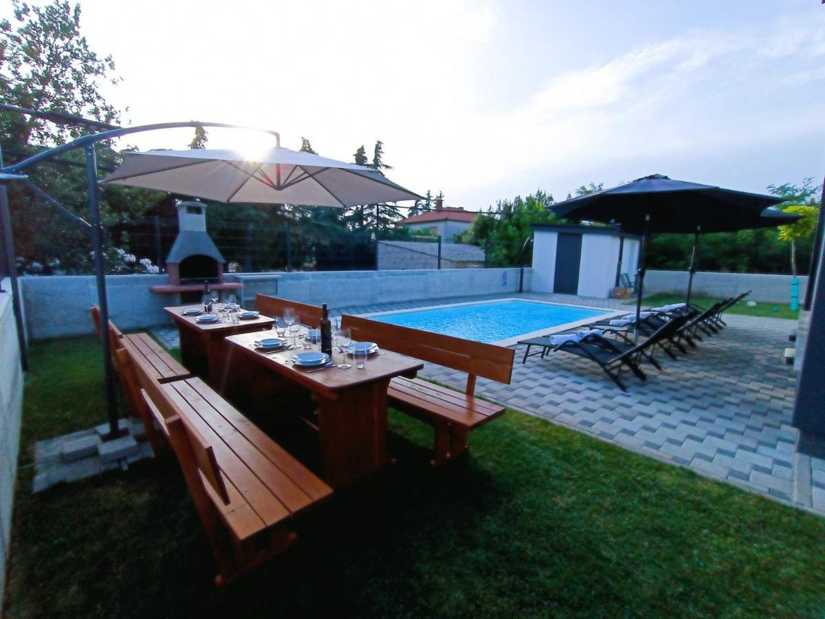 Villa Nikolina - Luxury Villa With 5 Bedrooms And Swimming Pool Vodnjan Zewnętrze zdjęcie